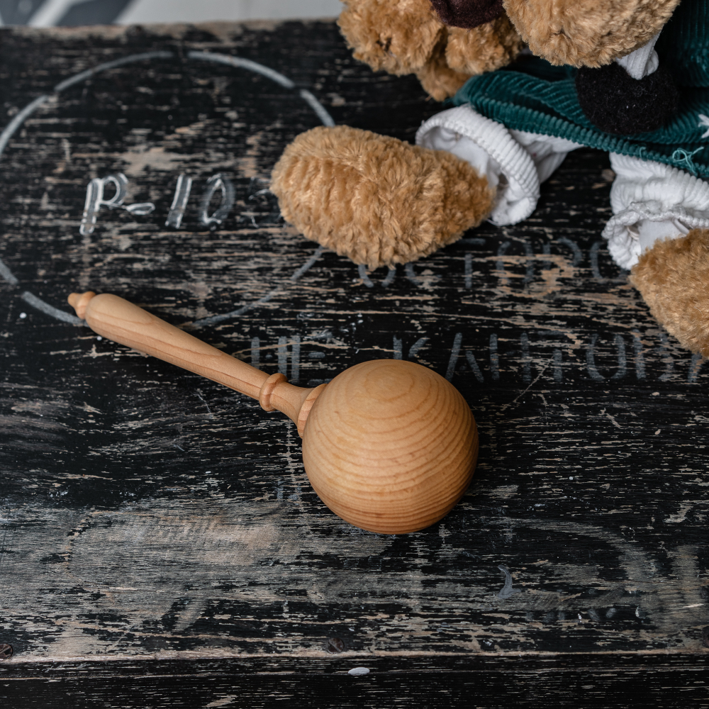 Деревянная погремушка из кедра с наполнением из пшена. WT5