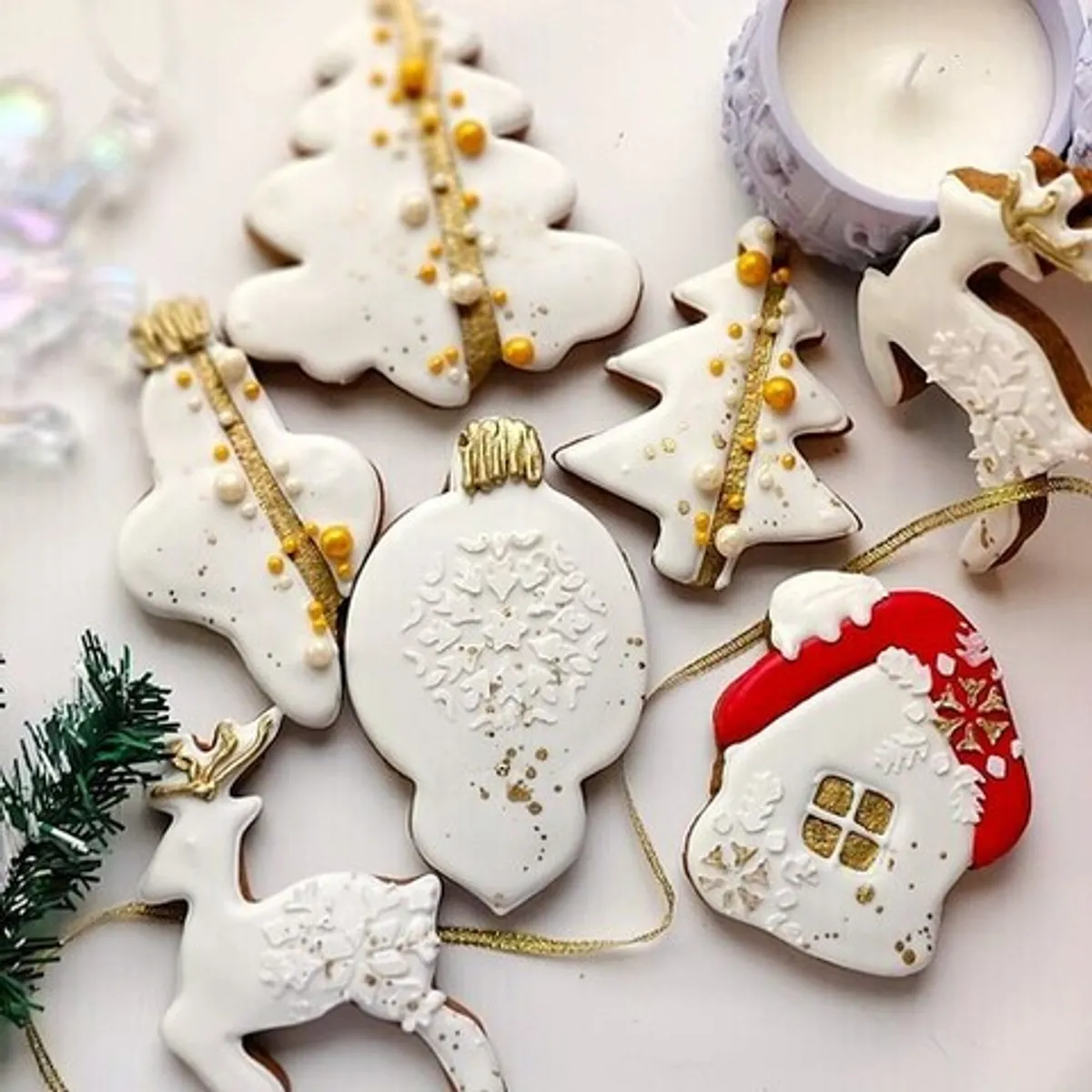 Фотография Новогодний пряник «Ёлочка» белая бол. / 50 гр купить в магазине Афлора