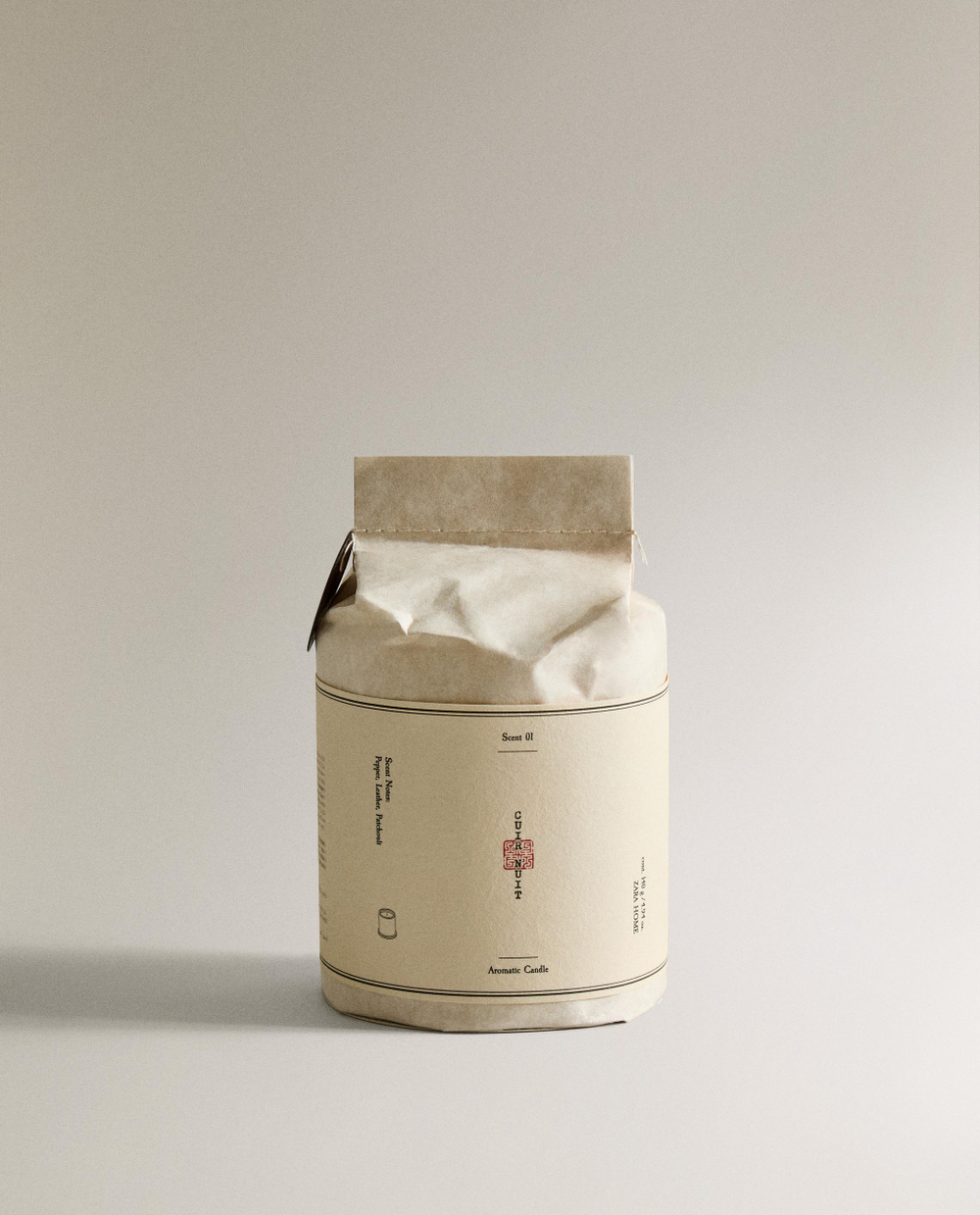 Zara Home Свеча ароматическая Cuir Nuit 140 г, растительный воск, аромат восточный древесный, Коричневый