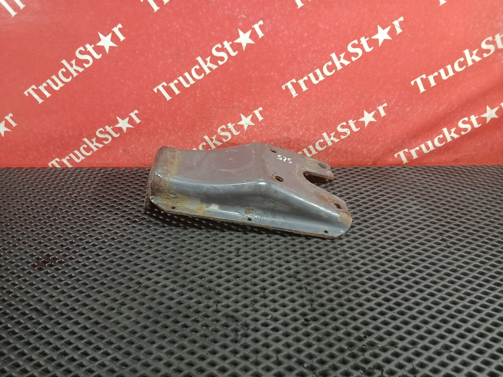 Кронштейн амортизатора переднего