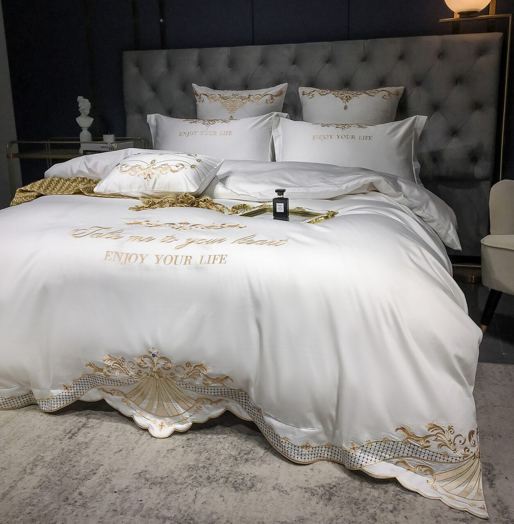 Постельное белье Сатин Гладкокрашеный Вышивка Делюкс на резинке DHCR006