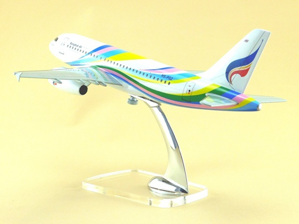 Модель самолета Airbus A319 (М1:100, Bangkok air)