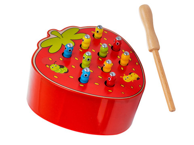 Развивающая игрушка магнитная рыбалка сортер "Червячки в клубнике" Монтессори Игрокат