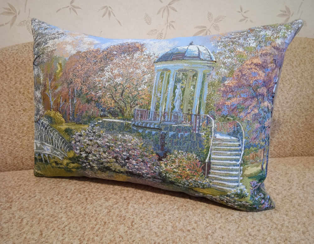Декоративная гобеленовая наволочка для интерьерной подушки Дыхание весны 68х47