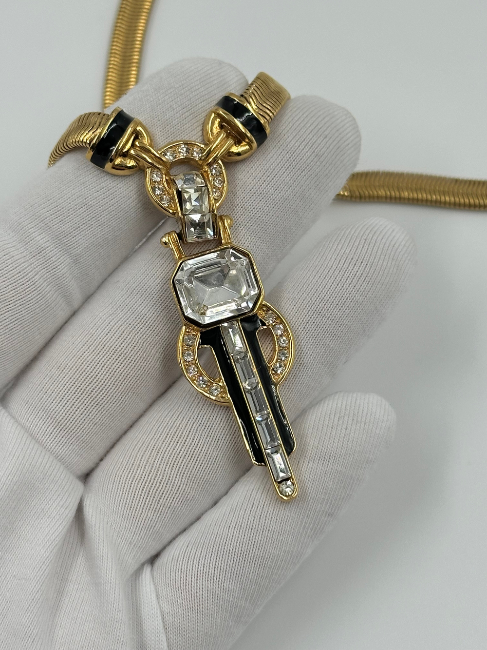 Колье с кристаллами и эмалью Givenchy