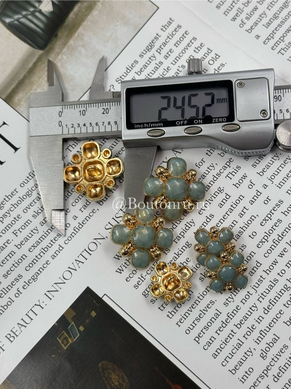 Пуговицы квадратные золотистые с эмалью тиффани