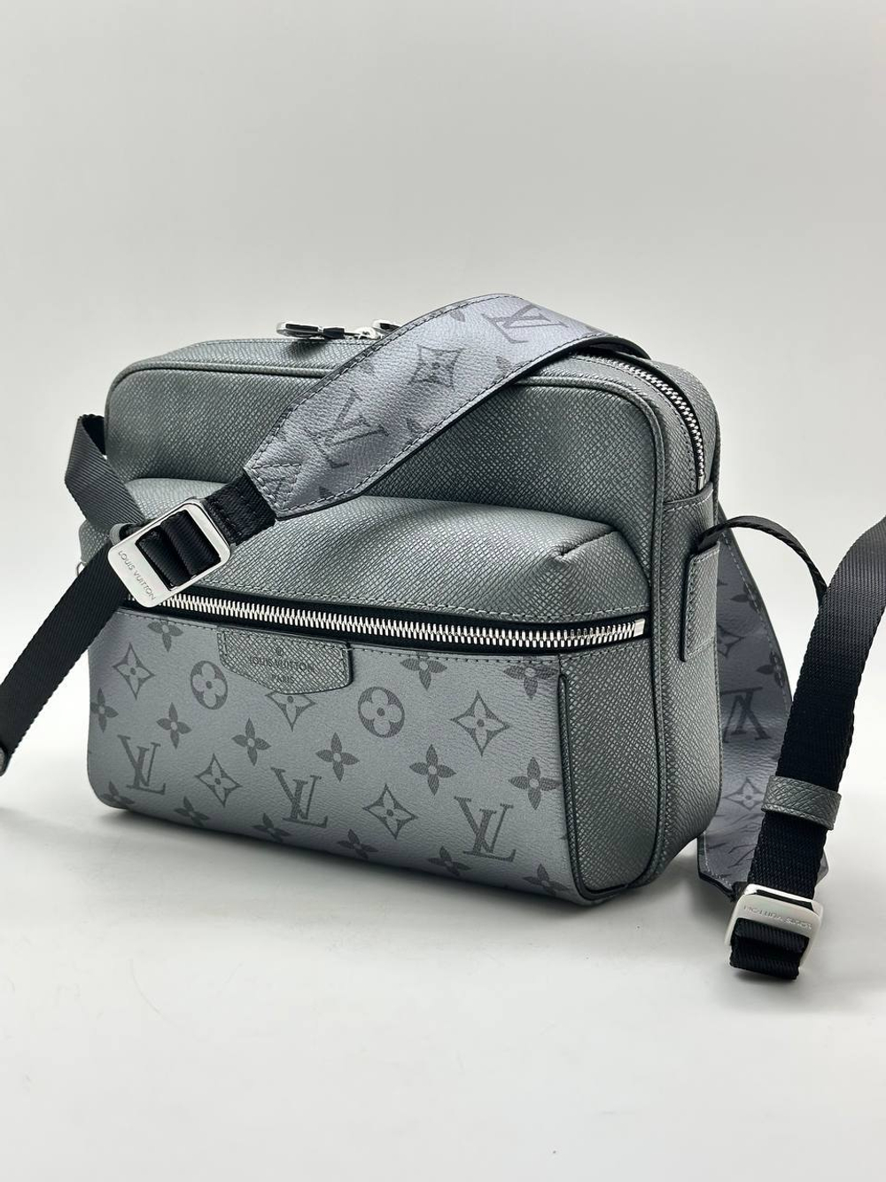 Сумка-мессенджер Louis Vuitton