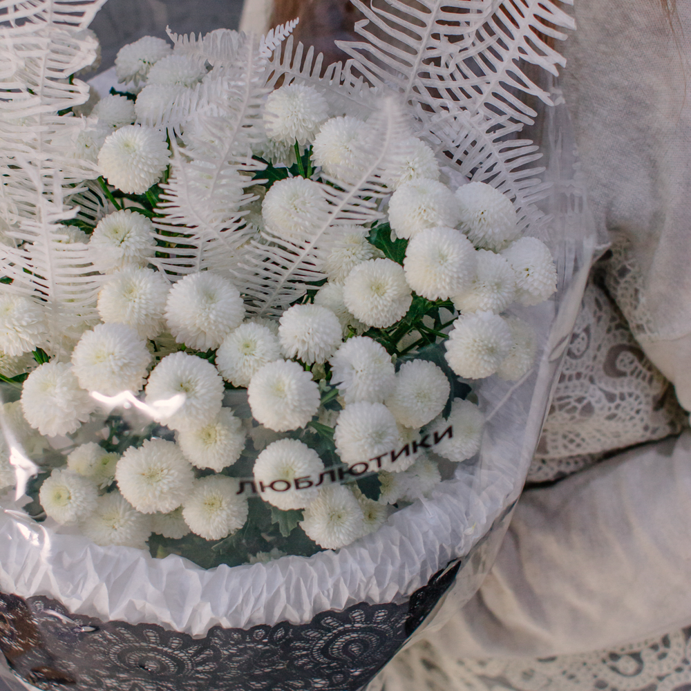 114. Кружевной букет с хризантемой Ньютон