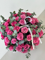 Цветочная корзина из роз Кантри и эвкалипта размер XL