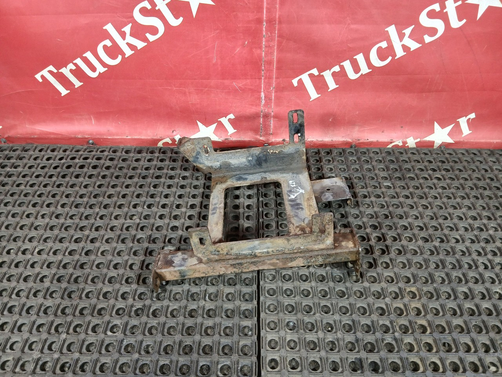 Кронштейн корпуса подножек правый 2018г