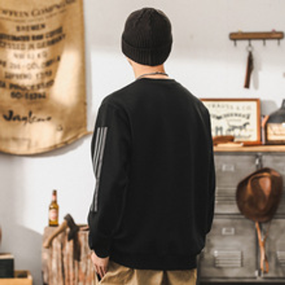 Свитшот мужской три полоски от бренда JAULINO чёрного цвета.