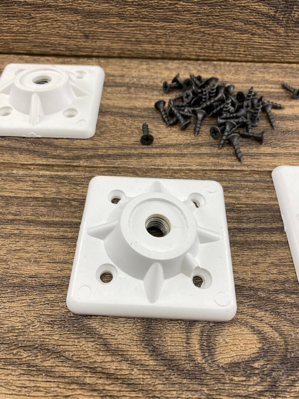 Крепление для мебельных ножек Ширина 7 см, диаметр отв 10мм/ 4 штуки