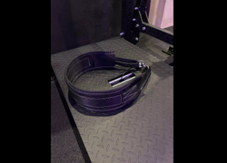 Приседания с поясом колодец