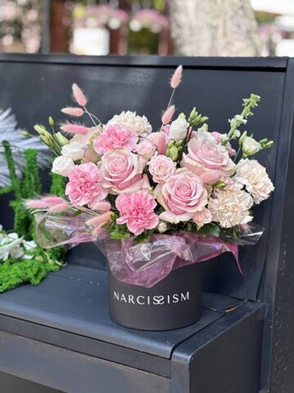 Шляпка с розами эквадор