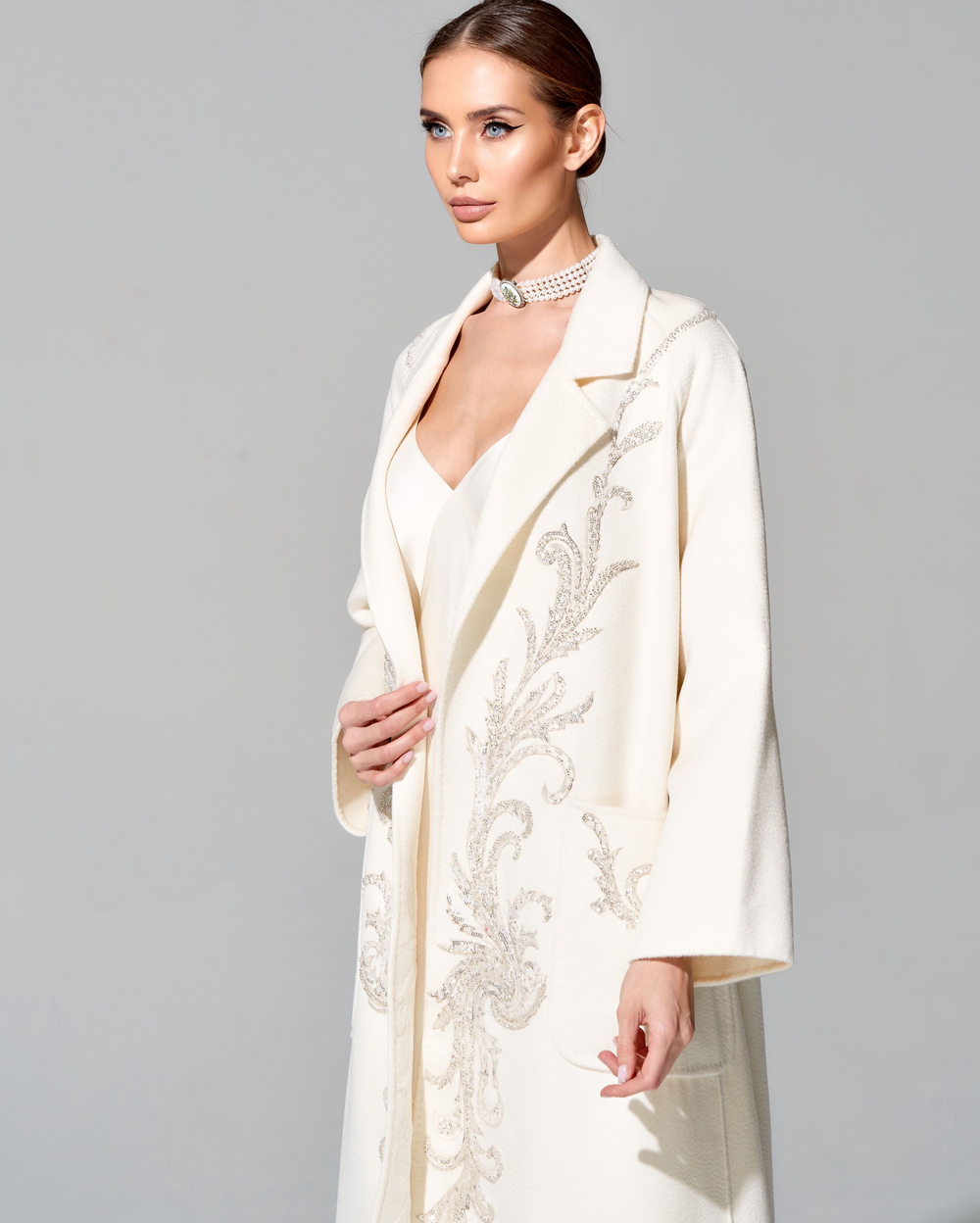 Пальто из 100% кашемира с вышивкой ручной работы