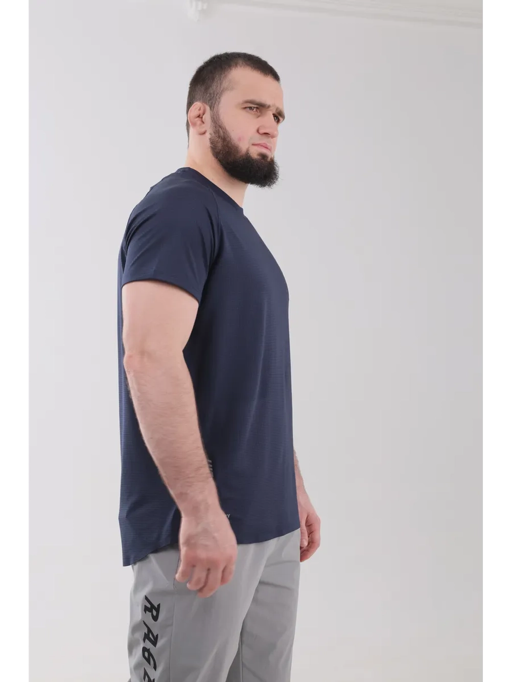 Спортивная футболка с перфорацией