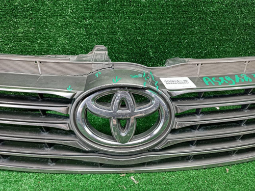 Решетка радиатора Toyota Camry XV50 (2011-2014)