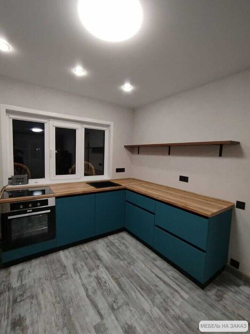 Стильная кухня на заказ без верхних шкафчиков