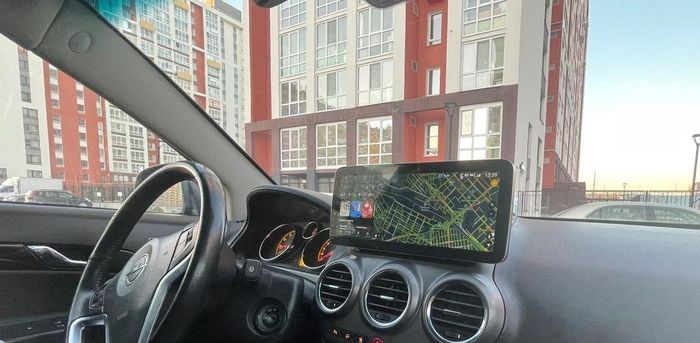 Магнитола для Opel Antara 2006-2015 (перенос БК вниз, черная) - Teyes LUX ONE ROUND монитор 12.3" 2K QLED на Android 10, Быстрая, CarPlay, 4G SIM-слот