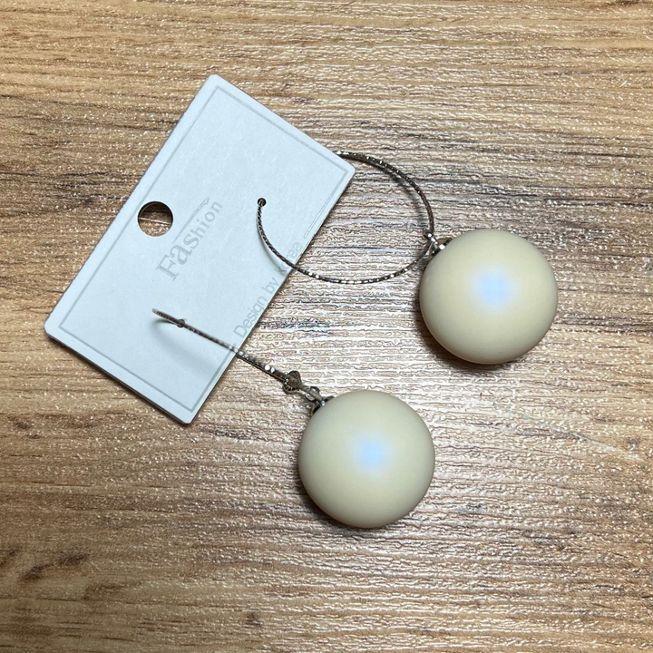 Серьги-кольца Шар 22 мм цвет молочный с блеском металл серебристый