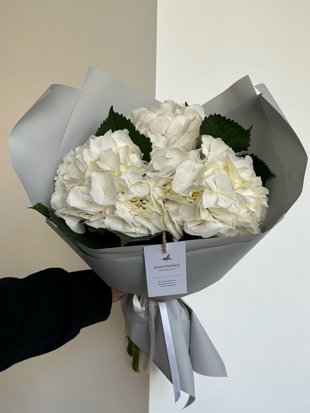 Букет из гортензий в белом оттенке