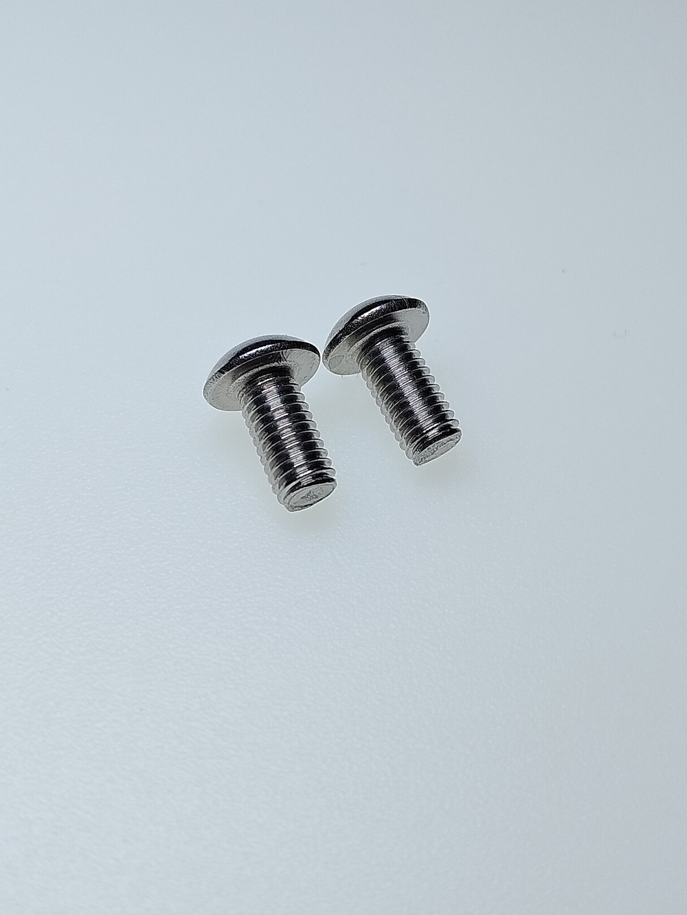 5х10 Винт с полукруг.гол. и внутр.шестигр. нерж. А2-70 ISO 7380 (40 шт.)