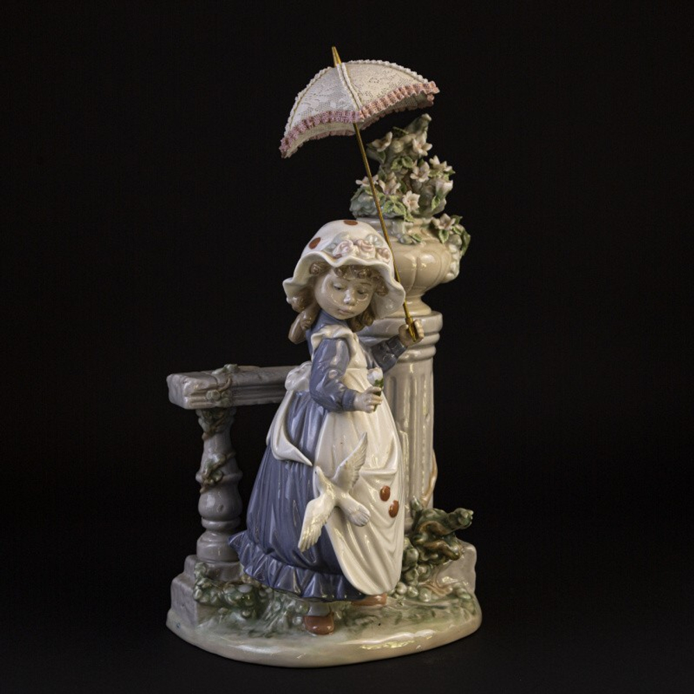 Фарфоровая мануфактура Lladro «Девочка с ажурным зонтиком»