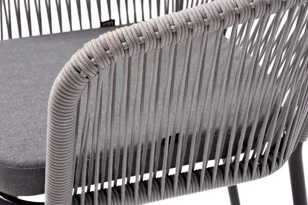 "Марсель" стул плетеный из роупа, каркас алюминий темно-серый (RAL7024) муар, роуп светло-серый круглый, ткань светло-серая