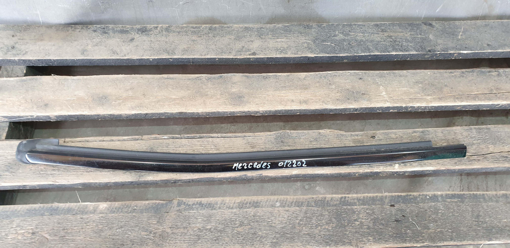 Молдинг задней правой форточки Mercedes GLS X166 12-19 Б/У Оригинал A1666904400