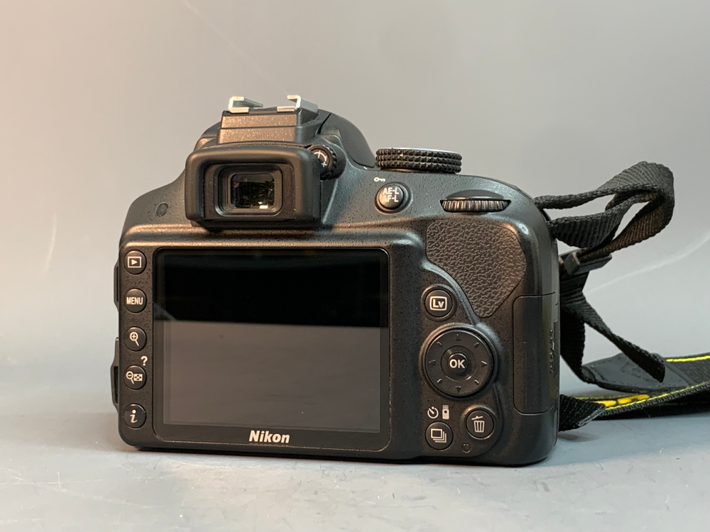 Nikon D3300 Kit 18-55mm 3.5-5.6G VR 5.200 кадров