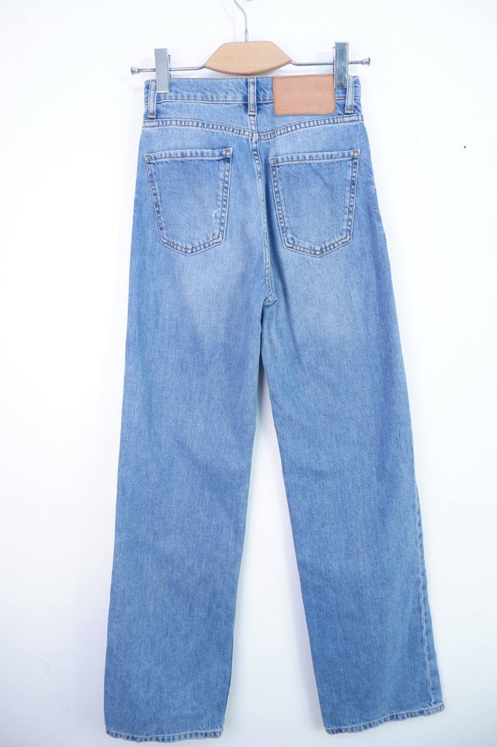 Джинсы Zara классического цвета, маркировка 34, визуально на 40 размер