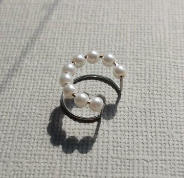 Кафф с жемчужными бусинами