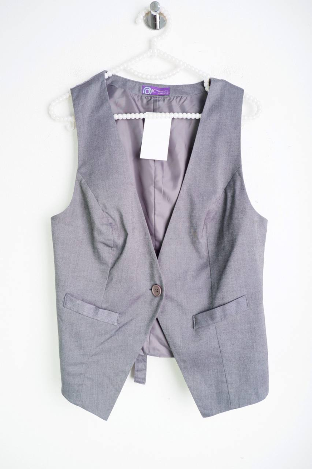 Жилетка в классическом дизайне, маркировка 42, визуально на 50 размер