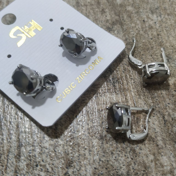 Серьги на англ.заст. Cubic Zirconia форма овал малый цвет графитовый металл серебристый