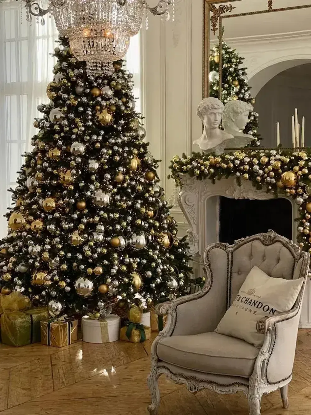 Елка с гирляндой «Эрмитажная» (Литая хвоя) 180 см / 1,8 м