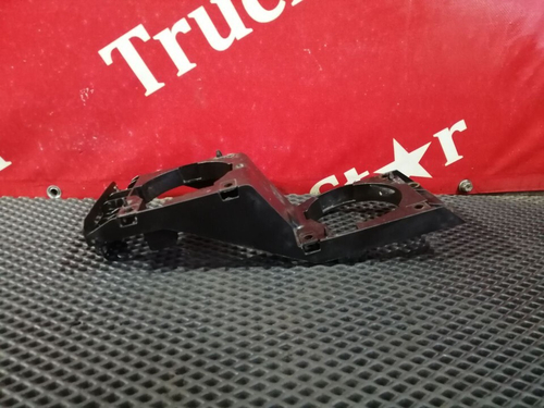 Кронштейн противотуманной фары левый