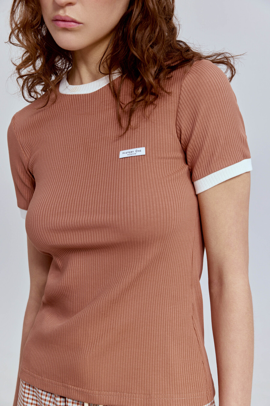 Футболка из хлопковой рибаны с контрастной отделкой