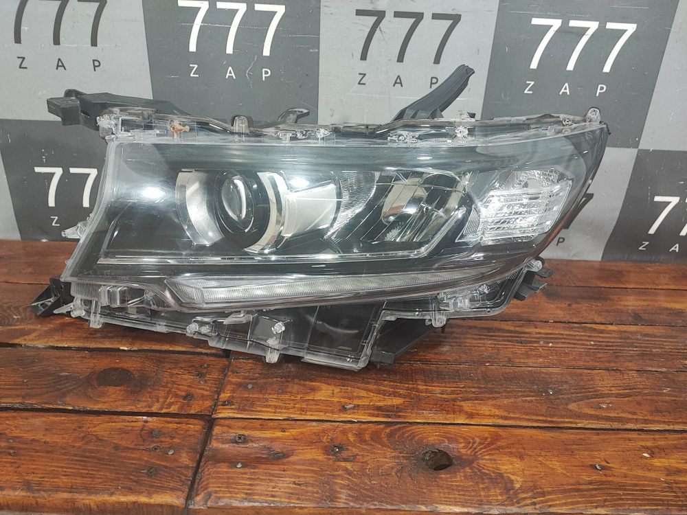 Фара левая LED Toyota Land Cruiser Prado 150 17-24 Б/У Оригинал 8118560N20