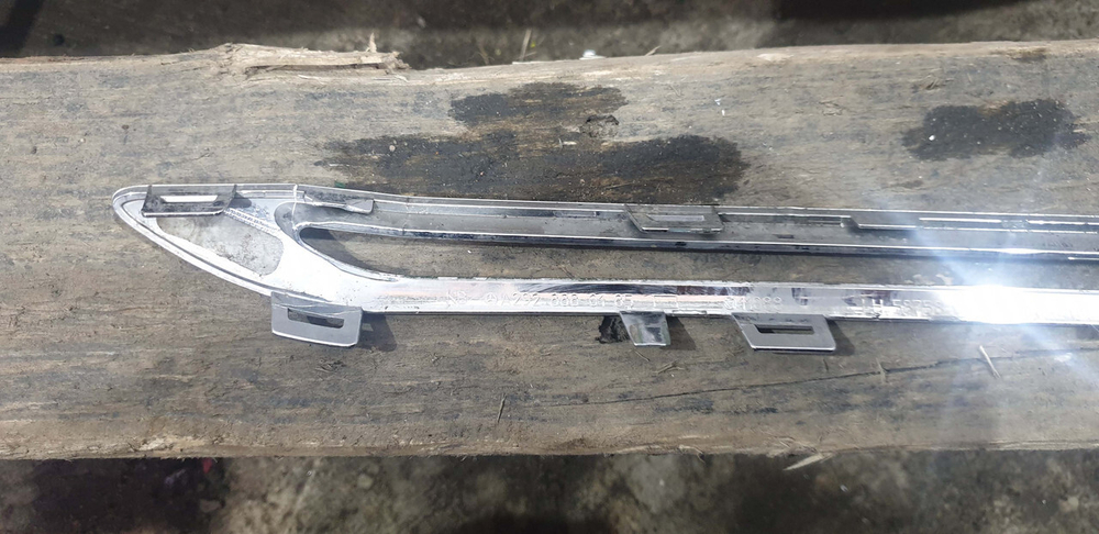 Молдинг решетки радиатора Mercedes GLE (C292) 15-19 Б/У Оригинал A2928880185