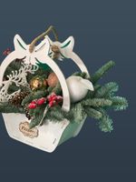 Новогодняя композиция с игрушками