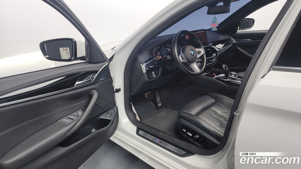 BMW 5 Series (G30) 520i M Sports (12.2020)