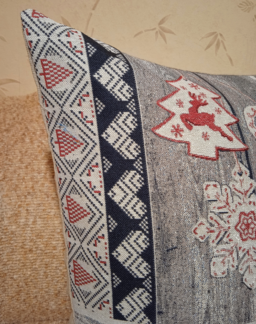 Декоративный гобеленовый чехол Новогоднее настроение (кукла)47х47