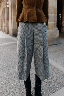 ZARА ДЛИННЫЕ БЕРМУДЫ «ГУСИНАЯ ЛАПКА» С РЕМНЕМ И ЦЕПОЧКОЙ, ЭКРЮ/СИНИЙ