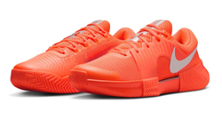 Мужские кроссовки теннисные Nike Zoom GP Challenge 1 HC Premium - hyper crimson/metallic silver