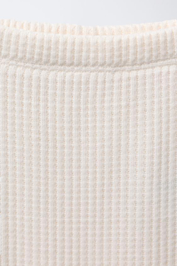 ZARA КОМПЛЕКТ ИЗ ФУТБОЛКИ И ЛЕГГИНСОВ С РЕЛЬЕФНОЙ ТЕКСТУРОЙ, ЭКРЮ