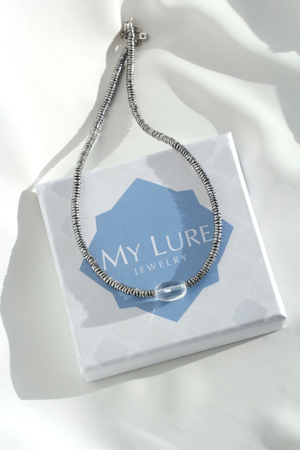 Чокер из гематита с хрустальной бусиной