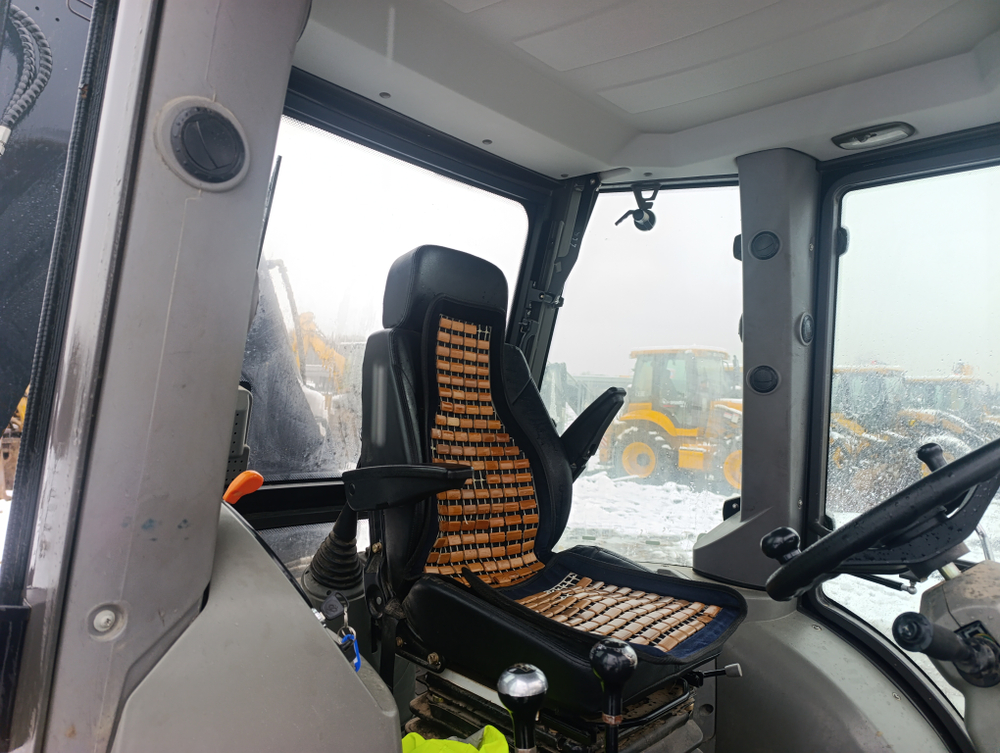 BIZON 777 Экскаватор-погрузчик 777 (Дизельный, 4,4 л, 102 л.с., МТ)