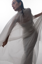 Платье макси корсетное из крепа и шифона с объемным кейпом