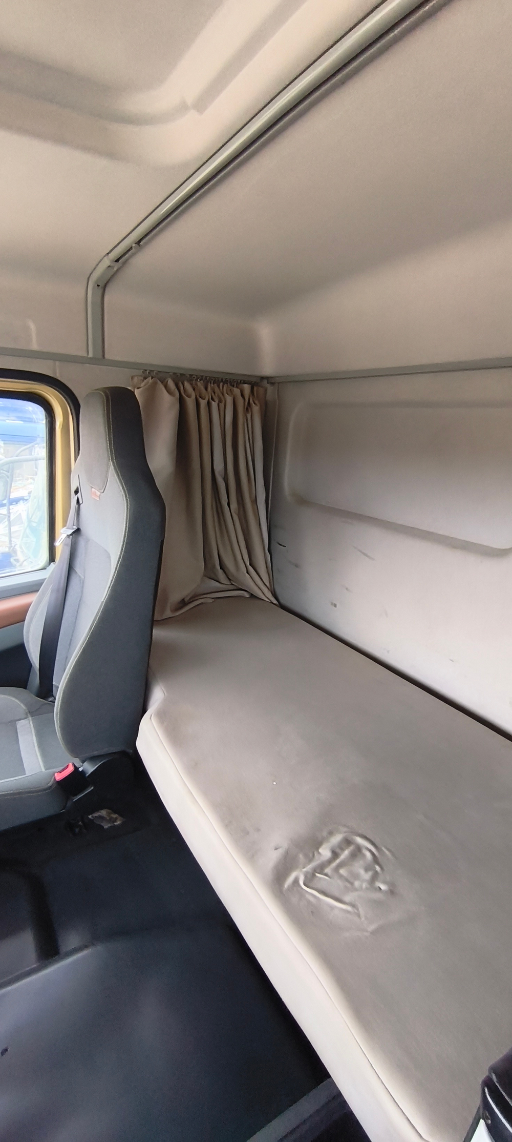 Shacman (Shaanxi) SX* 8x4 Самосвал SX33186V366 (Дизельный, 11,6 л, 423 л.с., МТ)