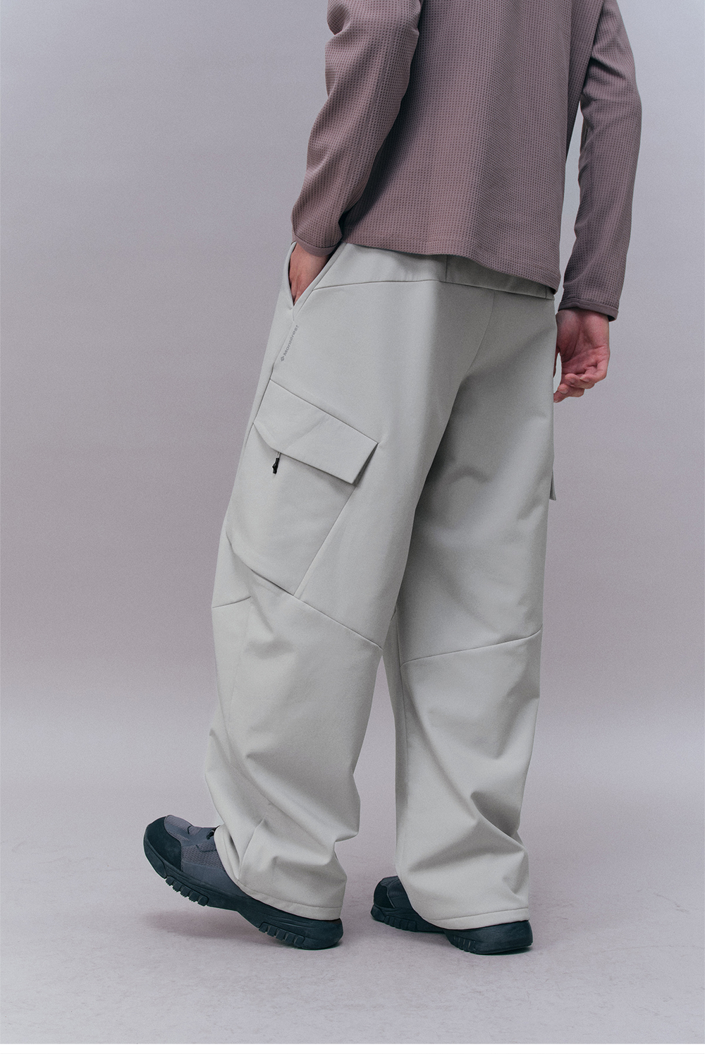 Брюки Nothomme “Monterest C6 Water-Repellent Fleece-Lined Outdoor Softshell Utility Pants”.